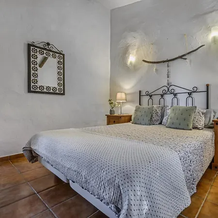 Holiday home Casa Lobera Casas Rurales Canillas de Aceituno
